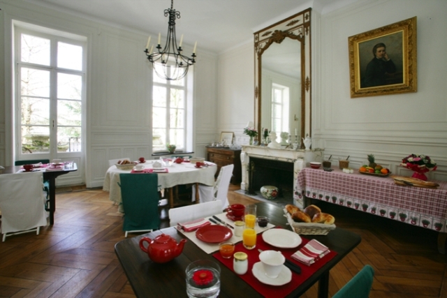 1418160331305le_chateau_de_philiomel_petit_dejeuner1